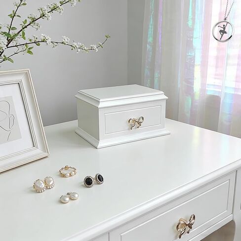 صندوق مجوهرات موسيقي خشبي أبيض مع راقصة الباليه الدوارة للفتيات والنساء، نغمة بحيرة البجع، هدايا لعيد الميلاد والعطلات، 7.5 × 5.5 × 4.1 بوصة in Kuwait