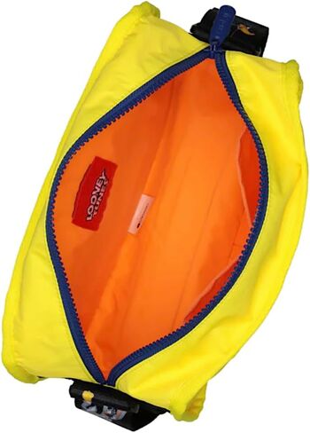 LeSportsac So Tweety، حقيبة يد Bobbi Crossbody، طراز 4053/اللون L100، الشخصية الكرتونية المفضلة Tweety Bird ذات تصميم كامل الحجم + Bugs Bunny، حزام Tweety Bird، شعار Looney Tunes in Saudi Arabia