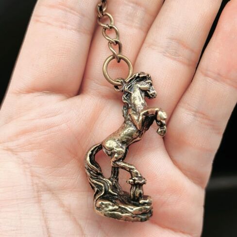 2pcs of Classic Brass Animal Key Pendant Ornaments, Horse Key Pendant Ornaments, Exquisite Horse Decor, Suitable for Home Decoration and Office Decoration in Saudi Arabia