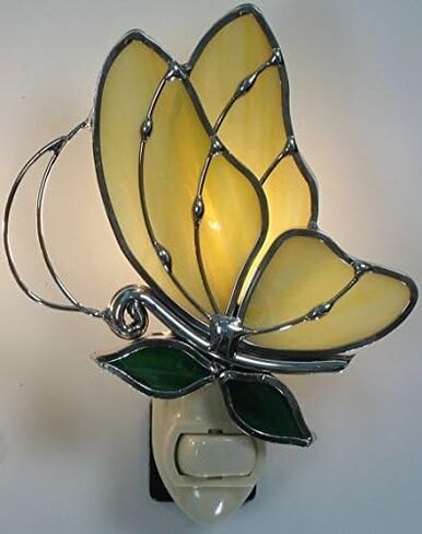 ضوء ليلي من الزجاج الملون على شكل فراشة صفراء - مطلي بالفضة، من Juhlin Glass Studio - لمبة 5 وات متضمنة - قاعدة إضاءة ليلية قياسية in Saudi Arabia