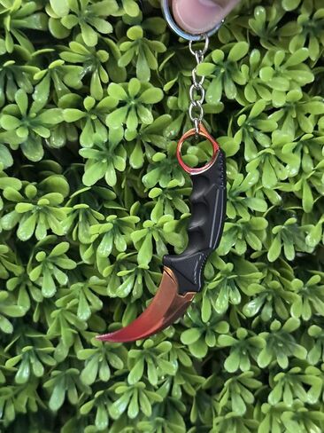 Counter-Strike Fade Karambit Keychain – Mini Tactical replica with Faded Blade keychain – Gaming Collectible, EDC, and Gift for CS:GO Fans in Saudi Arabia