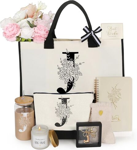 هدايا عيد ميلاد للنساء، هدايا شخصية بحروف عالية - مجموعة هدايا أولية لحقيبة اليد لها، الأم، المعلم in Kuwait