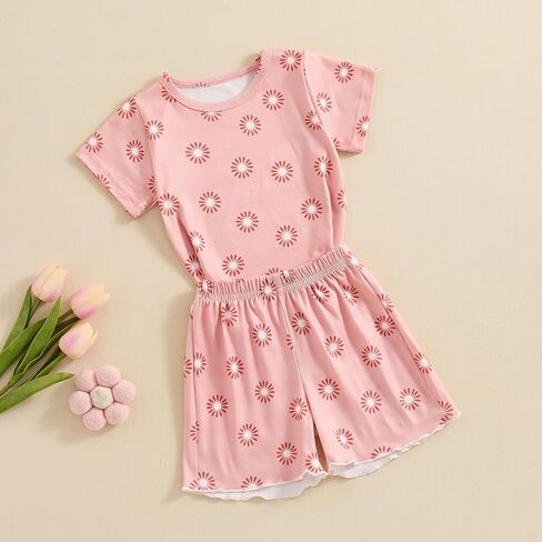 مجموعة ملابس صيفية للفتيات الصغيرات بأكمام قصيرة وقميص بأكمام قصيرة وسروال قصير لطيف in Kuwait