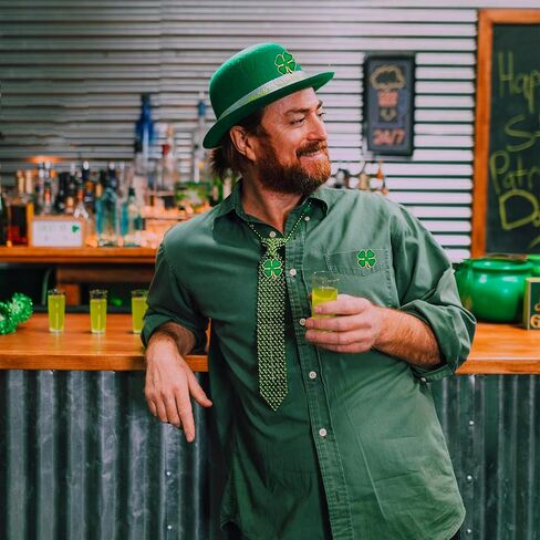 HAFILO 25/50/100/200 pieces small green enamel St. Patrick's Day pins Four leaf clover lapel pin Shamrock brooch pins Patrick Day for women men Irish holiday souvenir gift badge bulk in Kuwait