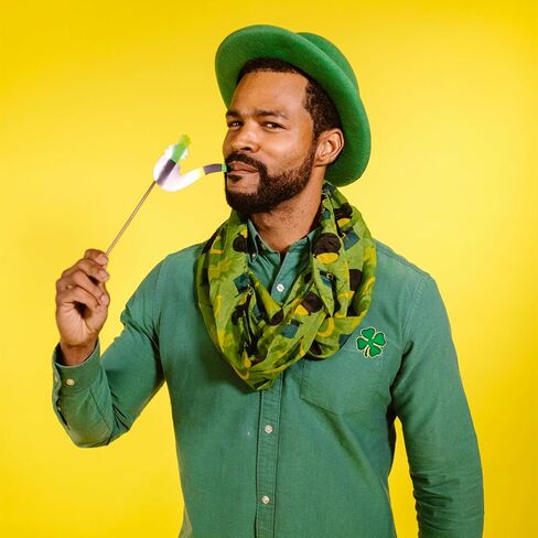 HAFILO 25/50/100/200 pieces small green enamel St. Patrick's Day pins Four leaf clover lapel pin Shamrock brooch pins Patrick Day for women men Irish holiday souvenir gift badge bulk in Kuwait