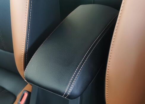 غطاء وحدة التحكم المركزية / مسند الذراع من الجلد، مناسب لسيارة Corolla Cross 2022 2023 2024 2025 حماية ضد الخدش للملحقات الداخلية للسيارات (بيج) in Kuwait