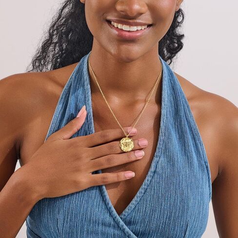 Bee Pendant Necklaces for Women Coin Embossed Choker Necklace Stylish Minimalist Design Pendant Necklaces Gold Plated Round Pendant Personalized Necklace Gift in Kuwait