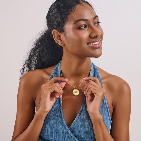 Bee Pendant Necklaces for Women Coin Embossed Choker Necklace Stylish Minimalist Design Pendant Necklaces Gold Plated Round Pendant Personalized Necklace Gift in Kuwait