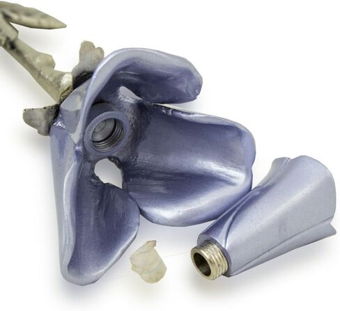 أوعية تذكارية برونزية بجذع الورد - صغيرة جدًا تحمل 1 بوصة مكعبة من الرماد - تذكار تذكاري باللون الأرجواني الخزامي in Kuwait