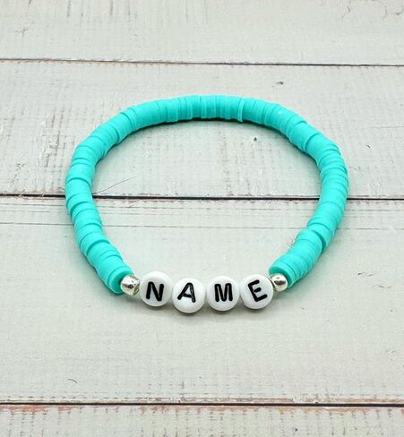 أساور اسم شخصية، اسم مخصص، كلمة، عبارة، لون، وحجم، حبة قرص هيشي بوليمر كلاي، لهجة فضية، هدية مصنوعة يدويًا للأم والبنت والأخت والأب والابن والأخ in Kuwait