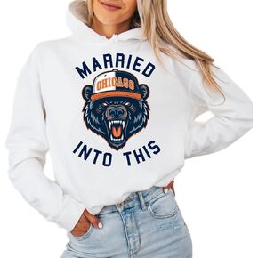 سويت شيرت Married In This Chicago، مزيج من القطن باللون البيج، مقاس مريح مع جزء داخلي مصقول in Kuwait