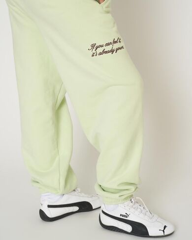 مجموعة مايفير - بنطال رياضي كلاسيكي مانيفست - سيج in Kuwait