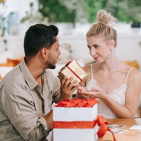 مجموعة أقراط ذهبية مسطحة الظهر، 9 أزواج من أقراط الغضروف الخلفية اللولبية للنساء والرجال، مجموعة أقراط صغيرة مضادة للحساسية، تصميمات قرص كرة على شكل قلب قمر، 3 مم 4 مم 5 مم in Kuwait