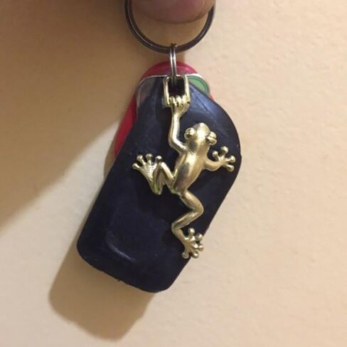 10pcs Vintage Pure Brass Climbing Frog Car Key Ring Hanging Jewelry Fashion Copper Keychain Jewelry Accessories Keyrings Pendants Gift in Saudi Arabia