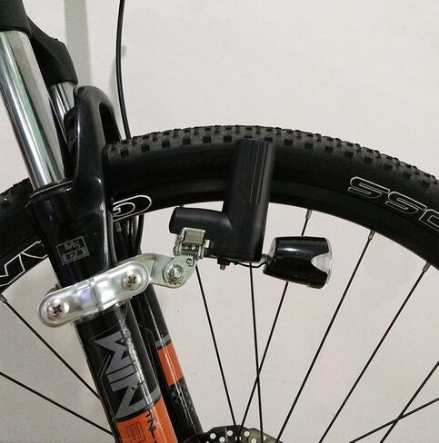 DL10 LED مصباح دراجة دينامو، مصباح أمامي للدراجة دينامو ومولد احتكاك آلي. 200 لومن، مقاوم للماء، سهل التركيب، لا يحتاج أبدًا إلى إضاءة دراجة بالبطارية in Kuwait