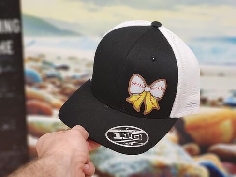 قبعة البيسبول والكرة اللينة مع القوس، هدية مقسمة للمنزل، مشبك خلفي قابل للتعديل، شبكة خلفية قابلة للتنفس، أسود أبيض، هدية للأم اللينة والبيسبول in Kuwait