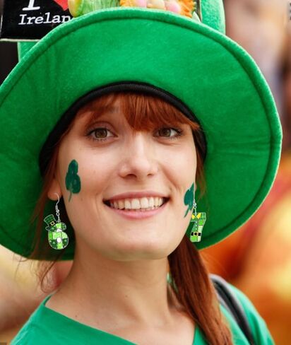 أقراط عيد القديس باتريك 67 للنساء، أقراط متدلية أيرلندية لإكسسوارات عيد القديس باتريك، هدايا مجوهرات أكريليك أيرلندية للنساء المراهقات in Kuwait