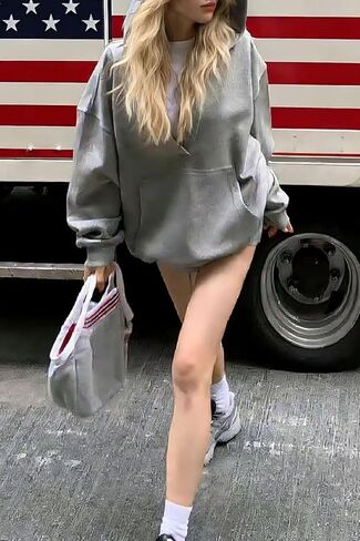 LICOBOD 2026 ملابس عصرية كنزة صوفية قطنية/سترة نسائية كبيرة الحجم بغطاء للرأس ورقبة على شكل حرف V ملابس الشارع الشهير جيب الكنغر بلوزات صوف Y2K in Kuwait