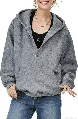 LICOBOD 2026 ملابس عصرية كنزة صوفية قطنية/سترة نسائية كبيرة الحجم بغطاء للرأس ورقبة على شكل حرف V ملابس الشارع الشهير جيب الكنغر بلوزات صوف Y2K in Kuwait