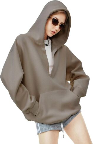 LICOBOD 2026 ملابس عصرية كنزة صوفية قطنية/سترة نسائية كبيرة الحجم بغطاء للرأس ورقبة على شكل حرف V ملابس الشارع الشهير جيب الكنغر بلوزات صوف Y2K in Kuwait