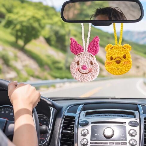 زينة سيارة كروشيه ويني وبيجليت، إكسسوارات مرآة الرؤية الخلفية الرائعة والجميلة للنساء والفتيات والمراهقات، زينة حقيبة لطيفة، عبوتان. in Kuwait