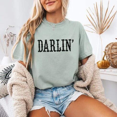 Darlin’ T-Shirt- Country Girl Shirt with Vintage Western Design-Celebrate Your Cowgirl Spirit at Concerts in Saudi Arabia