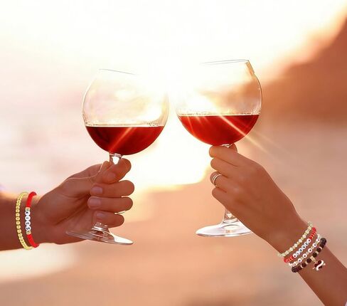 YARIEW أساور عيد الحب للنساء الحب القلب الأحمر مطرز أساور للنساء سوار سحر مرن لهدايا عيد الحب ديكورات المجوهرات in Kuwait