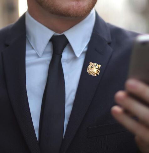 Rhinestone Tiger Head Brooch Pins.Gold Silver Animal Lapel Pin,Charm Lion Coat Collar Brooch for Men Suit Pin in Saudi Arabia