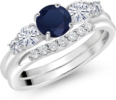 مجموعة خواتم زفاف للخطوبة والزفاف من Gem Stone King 10K من الذهب الأبيض والياقوت الأبيض والمويسانتي الأبيض والألماس الأبيض المزروع في المختبر للنساء (0.91 قيراط، دائري: 5 مم و3 مم) in Saudi Arabia