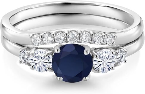 مجموعة خواتم زفاف للخطوبة والزفاف من Gem Stone King 10K من الذهب الأبيض والياقوت الأبيض والمويسانتي الأبيض والألماس الأبيض المزروع في المختبر للنساء (0.91 قيراط، دائري: 5 مم و3 مم) in Saudi Arabia