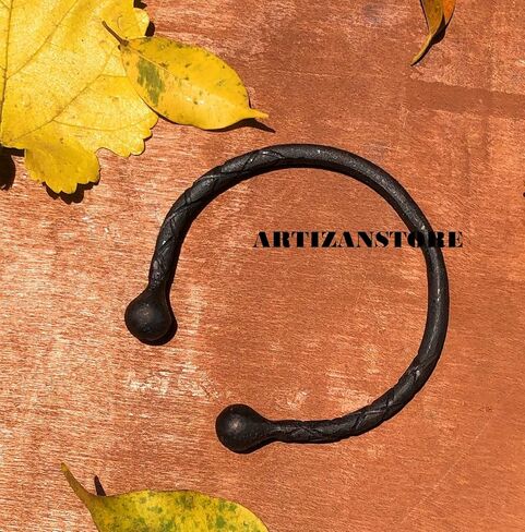 ARTIZANSTORE Bracelet in Saudi Arabia