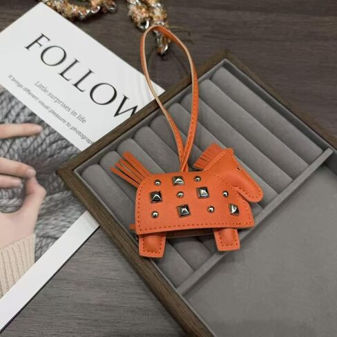 حقيبة على شكل سلسلة مفاتيح على شكل حصان برتقالي - سحر جلد فارس العصور الوسطى مع مسامير فضية ومحفظة حبل للحقيبة أو المفاتيح أو حقيبة الظهر in Kuwait