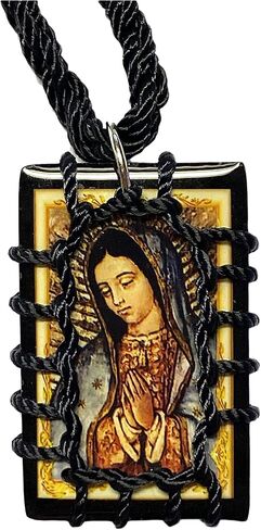 قلادة جيجي الأنيقة للأطفال سيدة غوادالوبي من الخشب الأسود على شكل كتف خشبي Escapulario Madera Virgen de Guadalupe in Kuwait