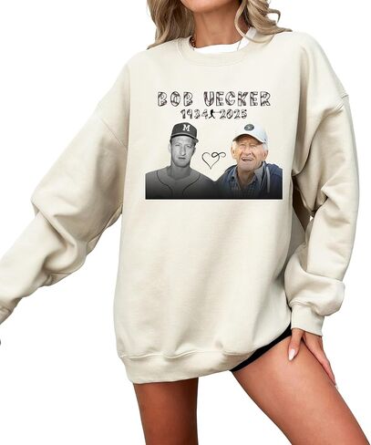 سويت شيرت Bob Uecker Tribute، نصب تذكاري لأسطورة البيسبول، Uecker 1934-2025، هوديي Legacy، ملابس مشجعي البيسبول، سويت شيرت تذكاري لـ Uecker in Kuwait