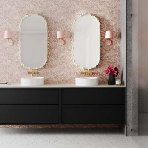 مرآة حائط بيضاوية الأولى من نوعها باللون العاجي - مرآة حديثة بهيكل من الزجاج والخشب الليفي متوسط ​​الكثافة، جاهزة للتعليق ولمسة نهائية عاجية متطورة - تصميم مصنوع يدويًا ومصنوع يدويًا بمهارة in Kuwait