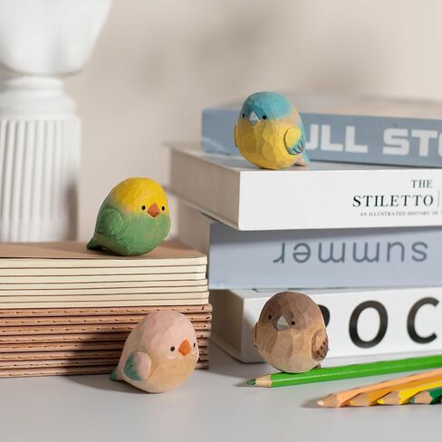 مجموعة تماثيل الطيور الخشبية المنحوتة يدويًا مكونة من 4 - تماثيل طيور صغيرة ملونة ريفية لديكور سطح الطاولة في المزرعة، وزخارف أنيقة للمنزل، وديكورات الربيع، وهدية لمحبي الطيور in Kuwait
