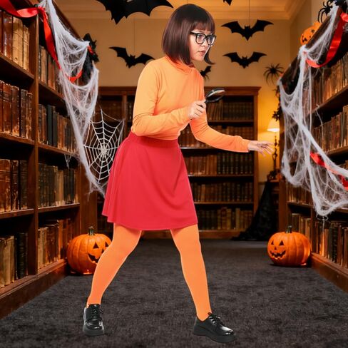 أزياء الهالوين النسائية للبالغين، بلوزة ذات ياقة مدورة برتقالية، تنورة حمراء، شعر مستعار بني، جوارب، نظارات وعدسة مكبرة in Kuwait