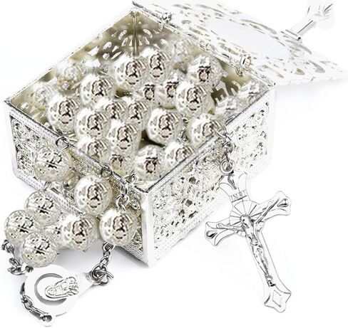 مجموعة مسبحة وصندوق المناولة الأولى للأولاد والبنات تتضمن صندوق مسبحة بمفصلات معدنية فضية مع تصميم الكأس والمضيف ومسبحة من الخرز الفضي in Kuwait