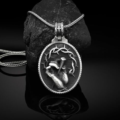 باي سيلفر ستون - قلادة يد يسوع للرجال باللون الفضي، قلادة فريدة من نوعها منقوش عليها المسيح المقدس in Kuwait