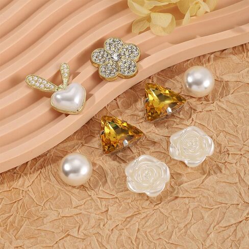 24Pcs Bling Gold Jewelry Shoe Charms Designer Decoration Rhinestone Chain Pearl Gems Rhinestone Luxury Accessories for Women Girls Party Favors Birthday Gifts in Saudi Arabia