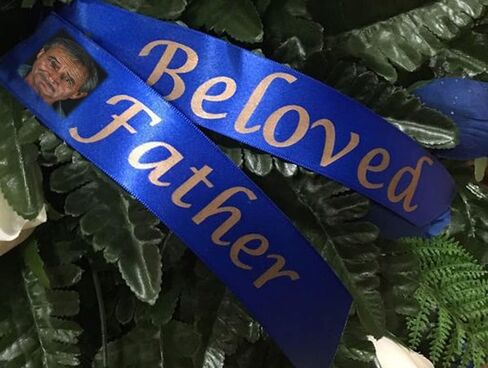 شريط جنازة تذكاري مخصص ومطبوع حسب الطلب مع إكليل صور اختياري غير متضمن بطول 5 أقدام in Kuwait