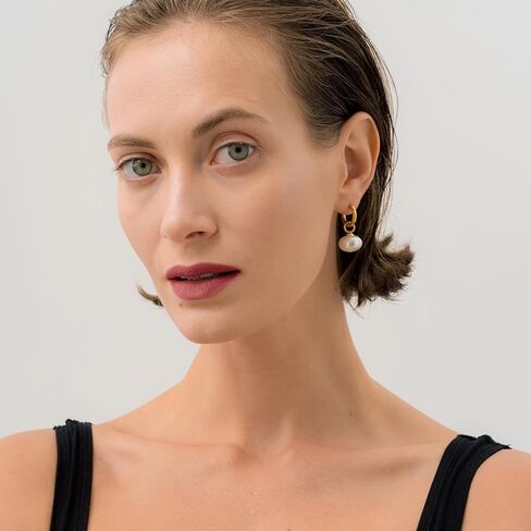 أقراط اللؤلؤ للنساء | مجوهرات ذهبية مقاومة للماء وخالية من التشويه | أقراط هوجي للنساء | أقراط مضادة للحساسية | مطلية بالذهب عيار 18 قيراطًا بتقنية PVD | أقراط الذهب | هوجي هوبس in Kuwait