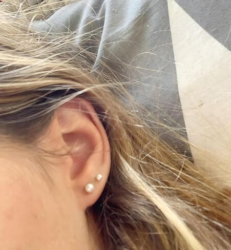 12 Pairs Pearl Stud Earrings, Hypoallergenic Imitation Pearl Earrings, Stainless Steel Round Ball Pearls Earrings Mixed Sizes Stud Earrings Set for Women in Kuwait