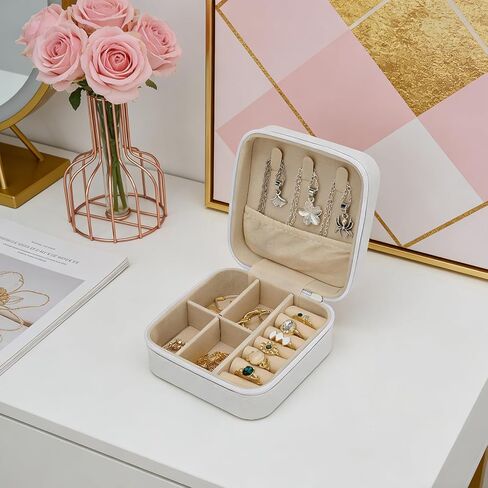 14 عبوة من صناديق مجوهرات السفر الصغيرة البيضاء - منظمات صغيرة محمولة من جلد البولي يوريثان مع فواصل، صناديق هدايا مقترحة لوصيفات العروس للخواتم والقلائد والأقراط in Kuwait