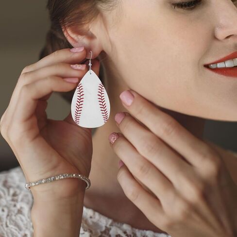 أقراط كرة البيسبول الرياضية على شكل دمعة للنساء، أقراط متدلية للنساء، هدايا أقراط من الجلد الصناعي خفيفة الوزن in Kuwait