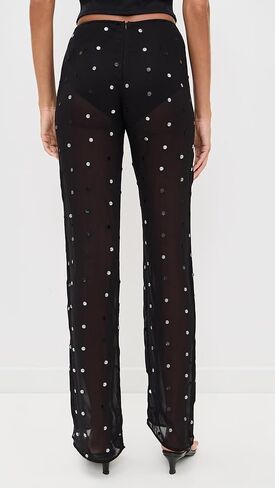 أرييل بانت في الترتر الأسود in Kuwait