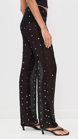 أرييل بانت في الترتر الأسود in Kuwait