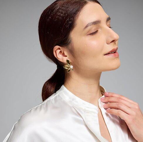 Real Freshwater Pearl Flower Earrings, 14K Gold PVD Stainless Steel Studs, High-Luster Genuine Pearls Jewelry, Waterproof & Non-Tarnish Base, Elegant Statement Gift for Women in Saudi Arabia