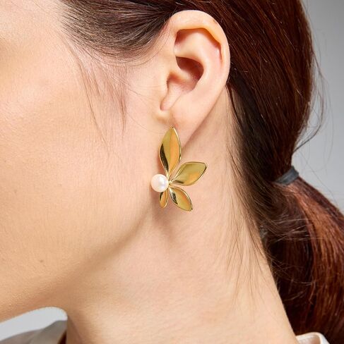 Real Freshwater Pearl Flower Earrings, 14K Gold PVD Stainless Steel Studs, High-Luster Genuine Pearls Jewelry, Waterproof & Non-Tarnish Base, Elegant Statement Gift for Women in Saudi Arabia