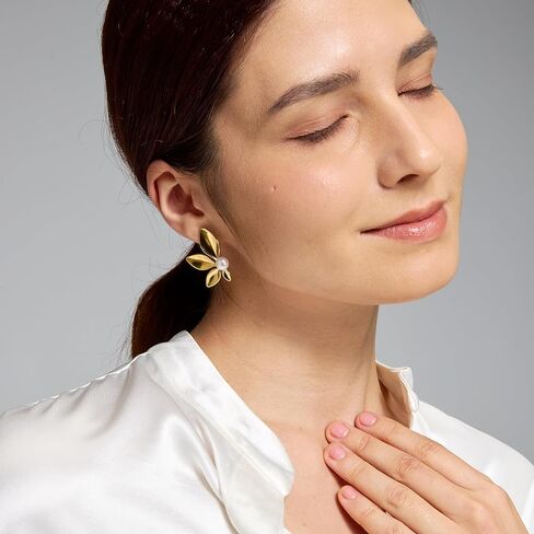 Real Freshwater Pearl Flower Earrings, 14K Gold PVD Stainless Steel Studs, High-Luster Genuine Pearls Jewelry, Waterproof & Non-Tarnish Base, Elegant Statement Gift for Women in Saudi Arabia